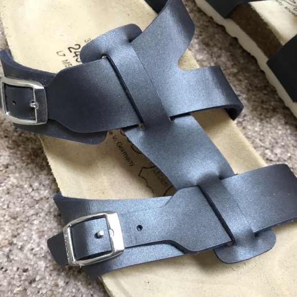 Birki’s by Birkenstock Pearlized Navy Sandals - Picture 4 of 4